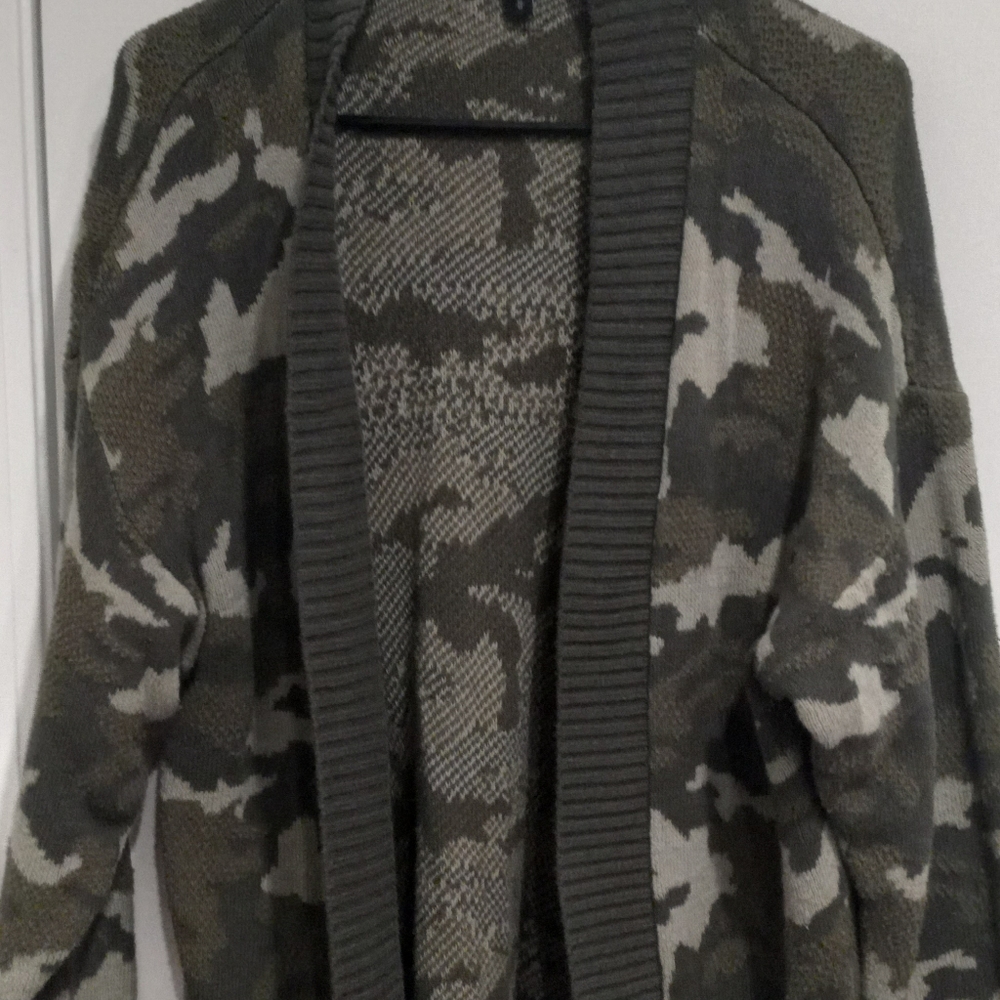 Express size M woman's camo sweater